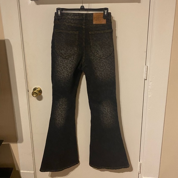 Faded black leopard print jeans. Size 4/26 never worn - Picture 4 of 7
